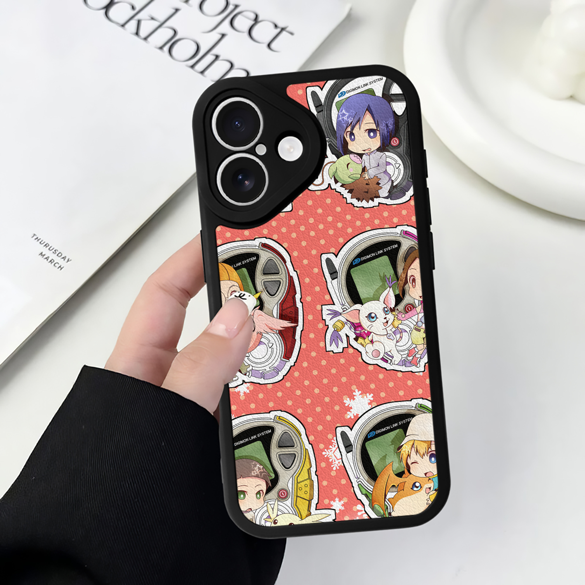 （画像用） Digimon デジタルモンスター/デジモン 【iPhone 16シリーズ対応】シリコンスマホケース（レザー調） 材質：シリコン